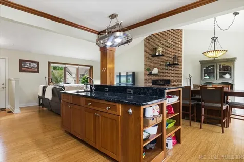 738 Bernadette Lane Batavia IL 60510