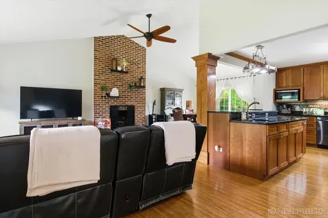 738 Bernadette Lane Batavia IL 60510