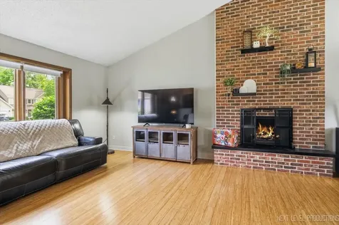 738 Bernadette Lane Batavia IL 60510