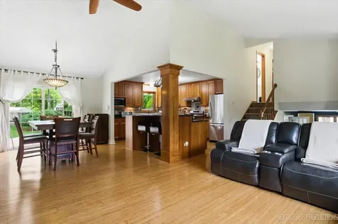 738 Bernadette Lane Batavia IL 60510
