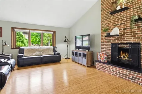 738 Bernadette Lane Batavia IL 60510