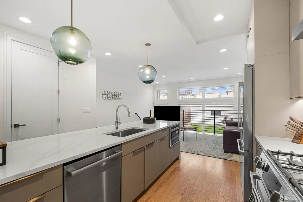 3428 North Kilbourn Avenue Chicago IL 60641