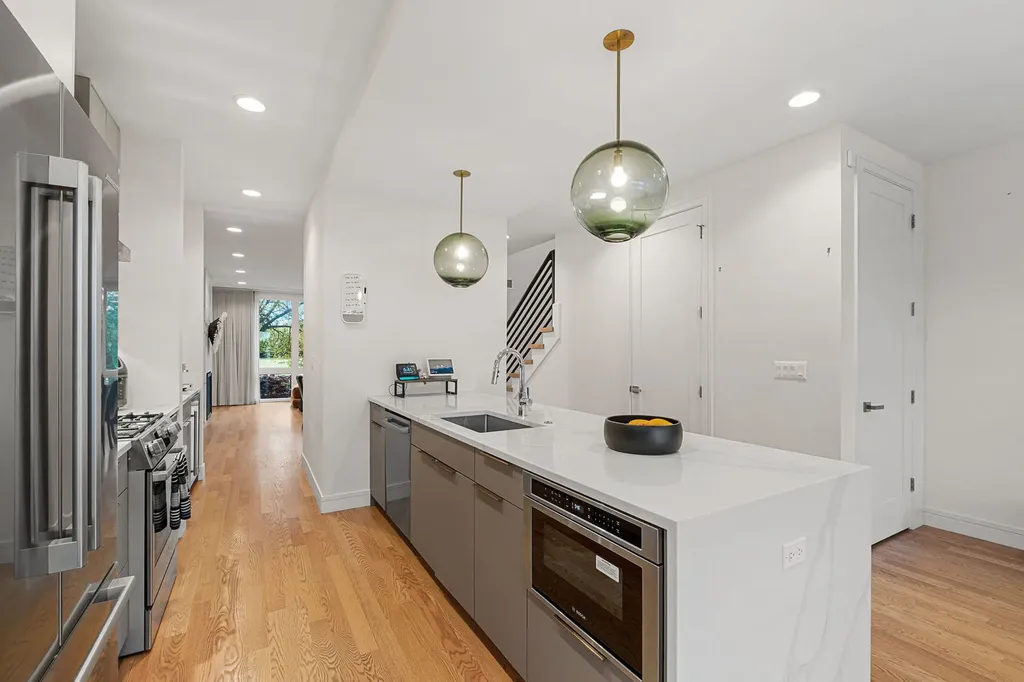 3428 North Kilbourn Avenue Chicago IL 60641
