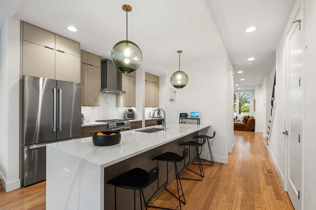 3428 North Kilbourn Avenue Chicago IL 60641