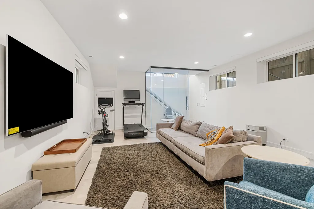 3428 North Kilbourn Avenue Chicago IL 60641