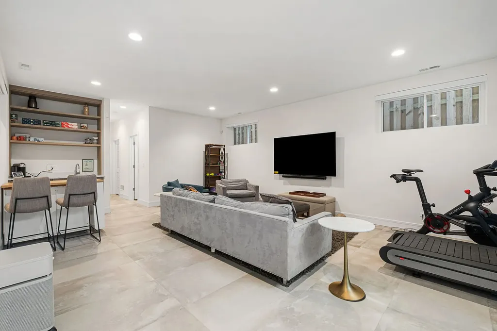 3428 North Kilbourn Avenue Chicago IL 60641