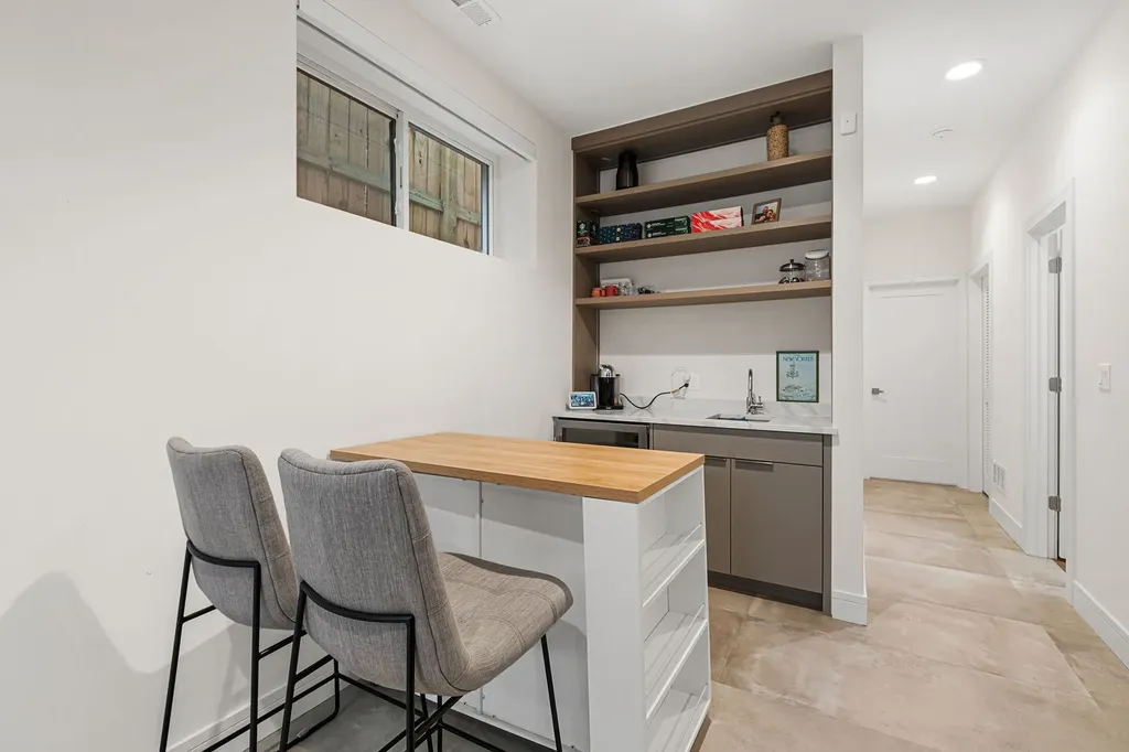 3428 North Kilbourn Avenue Chicago IL 60641