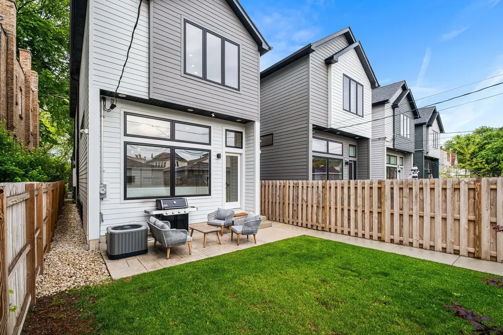 3428 North Kilbourn Avenue Chicago IL 60641