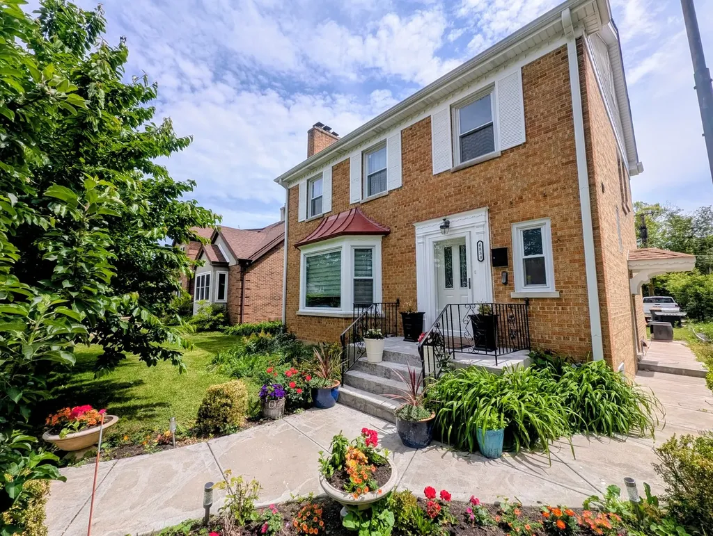6833 North Lowell Avenue Lincolnwood IL 60712