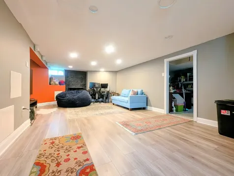 6833 North Lowell Avenue Lincolnwood IL 60712