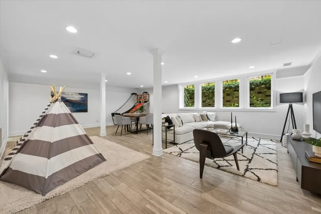 411 Lake Avenue Wilmette IL 60091