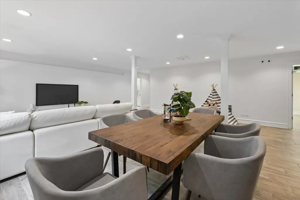 411 Lake Avenue Wilmette IL 60091