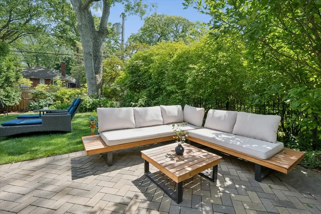 411 Lake Avenue Wilmette IL 60091