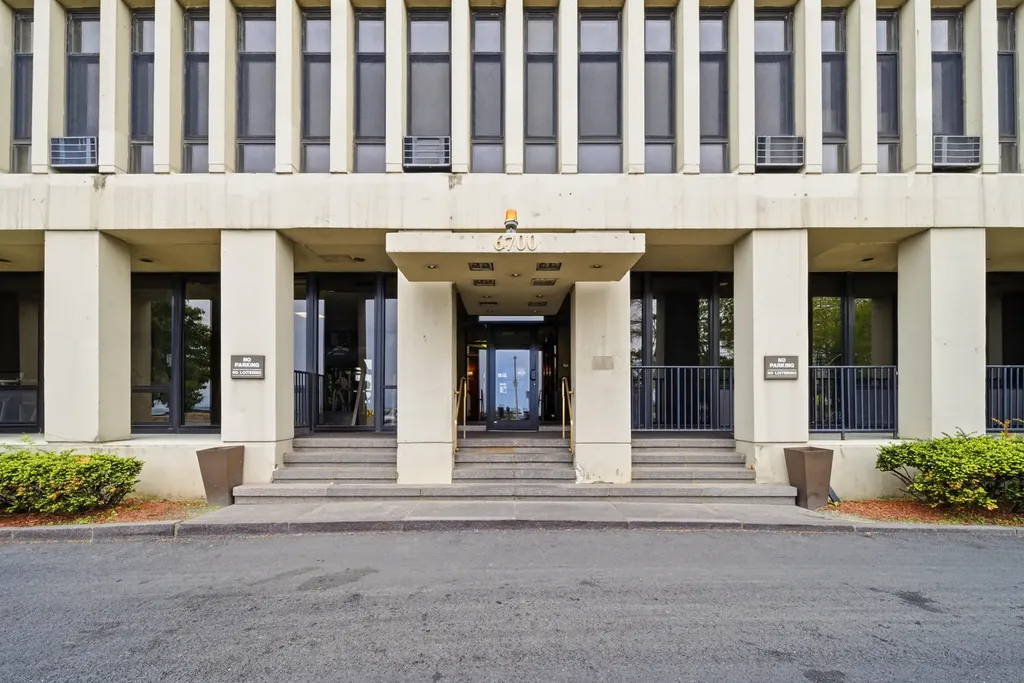 6700 South South Shore Drive Chicago IL 60649