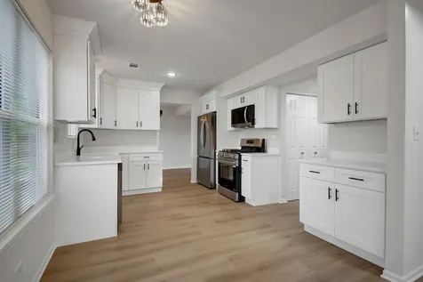 1161 Regent Drive Mundelein IL 60060
