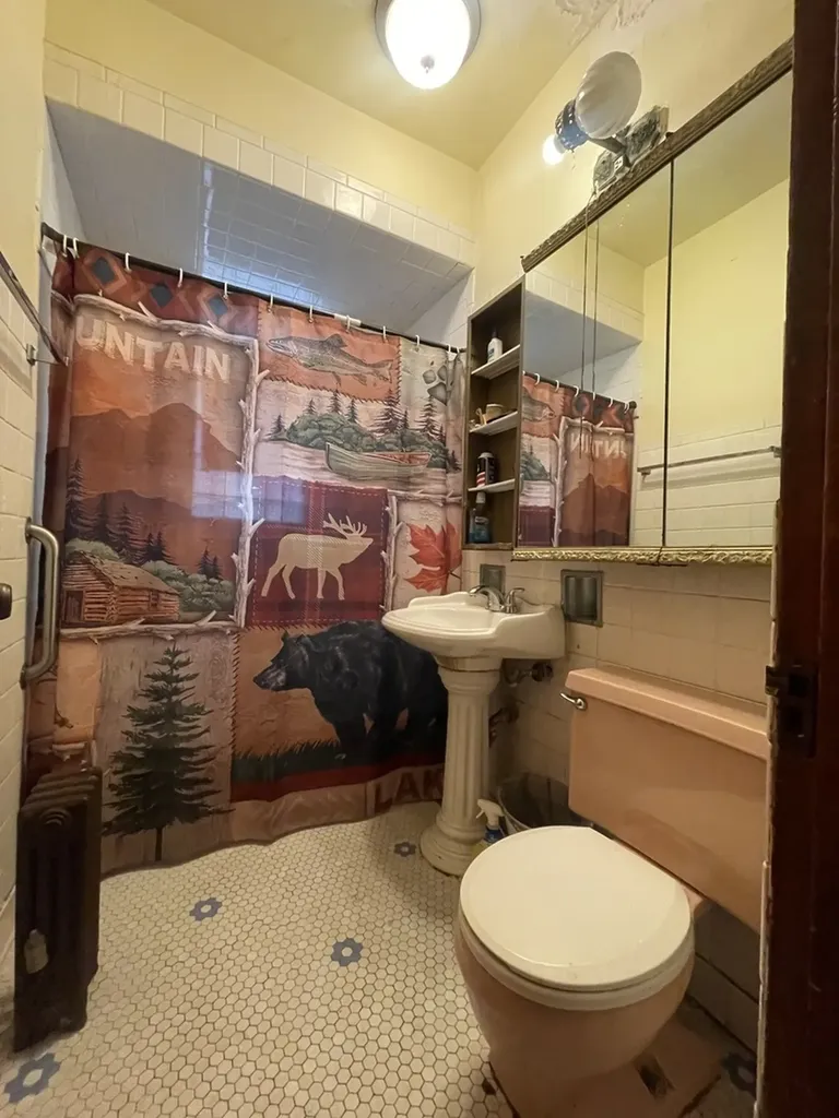7706 South Saint Lawrence Avenue Chicago IL 60619