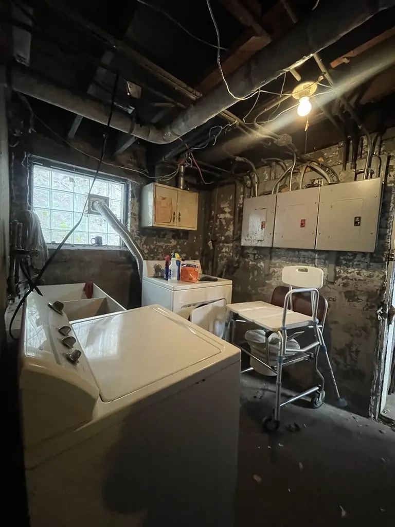 7706 South Saint Lawrence Avenue Chicago IL 60619