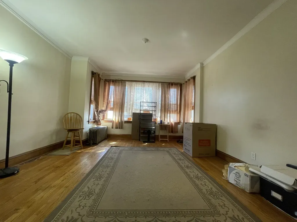 7706 South Saint Lawrence Avenue Chicago IL 60619