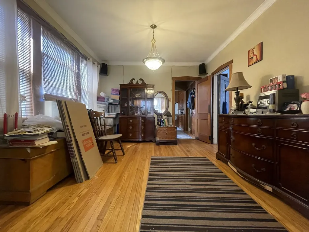 7706 South Saint Lawrence Avenue Chicago IL 60619