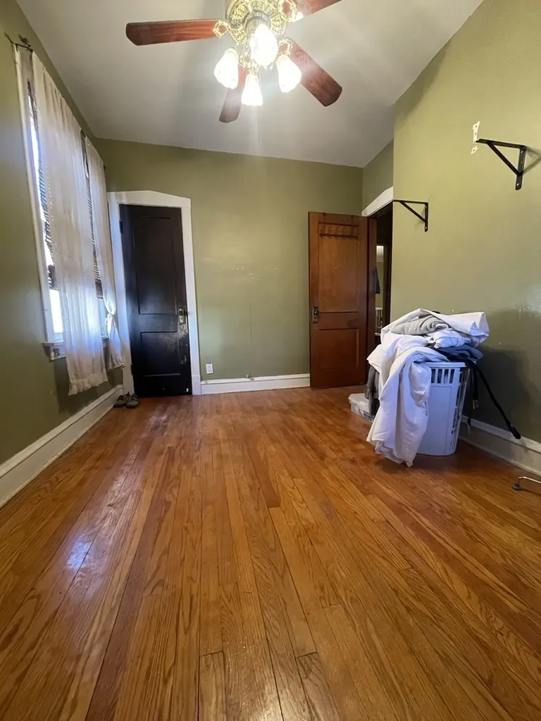 7706 South Saint Lawrence Avenue Chicago IL 60619