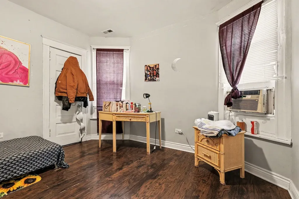 32 West 110th Place Chicago IL 60628