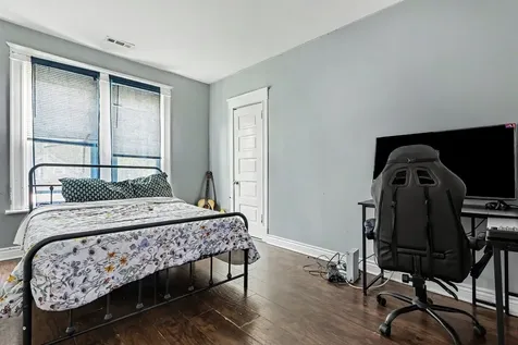 32 West 110th Place Chicago IL 60628