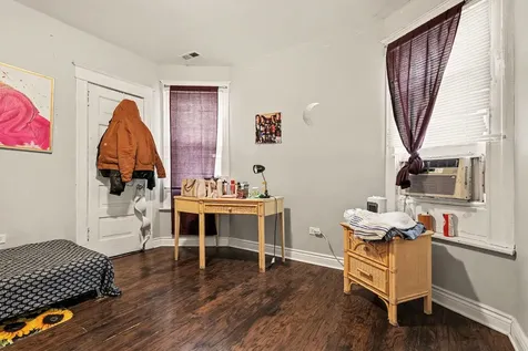 32 West 110th Place Chicago IL 60628