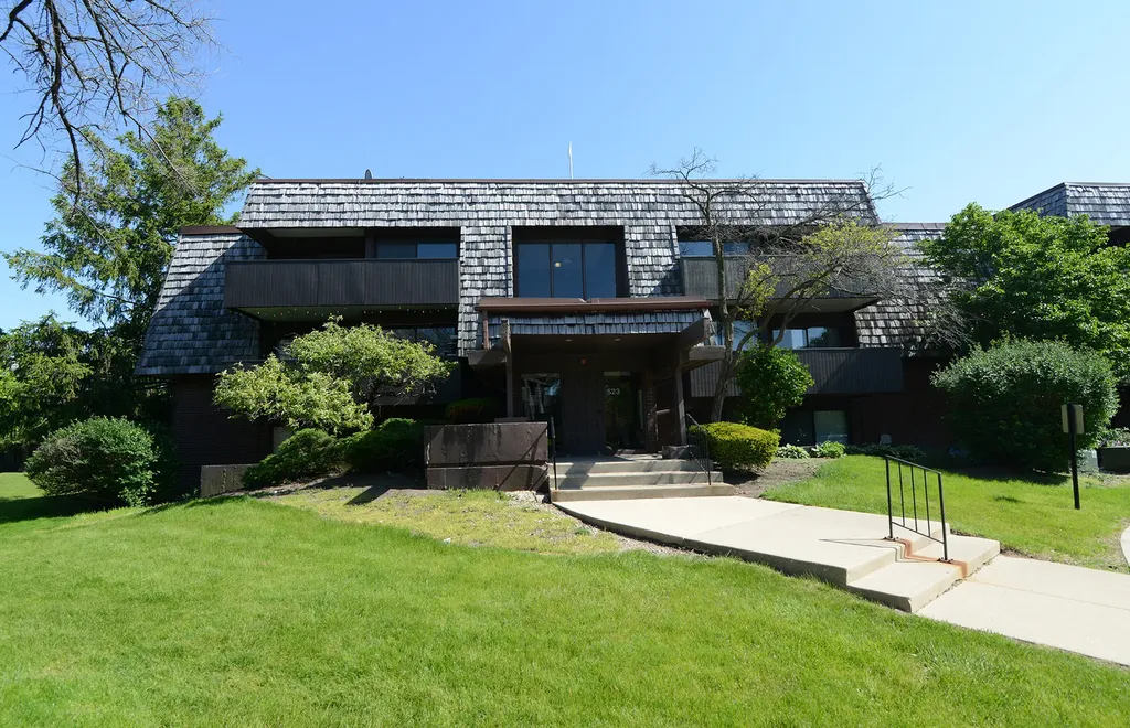 523 Timber Ridge Drive Carol Stream IL 60188