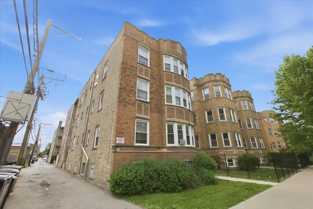 6343 North Oakley Avenue Chicago IL 60659