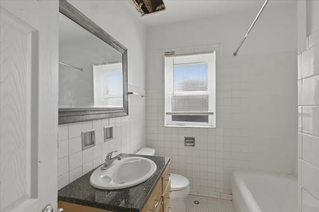 6343 North Oakley Avenue Chicago IL 60659