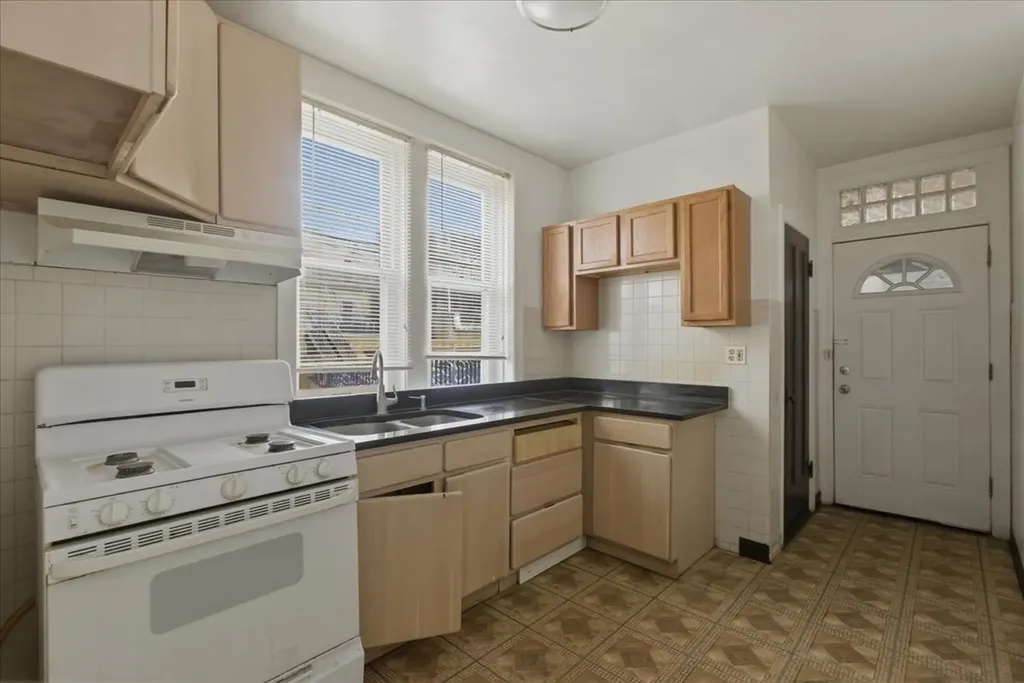 6343 North Oakley Avenue Chicago IL 60659