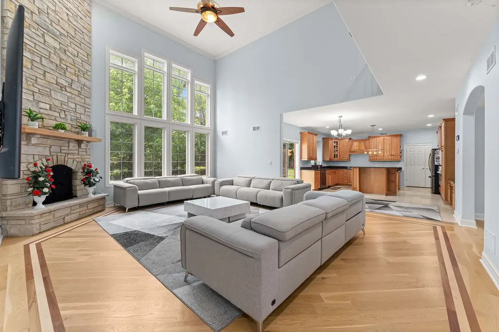 281 North Forest Drive Addison IL 60101