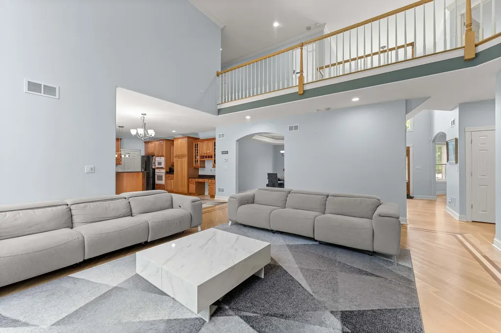 281 North Forest Drive Addison IL 60101