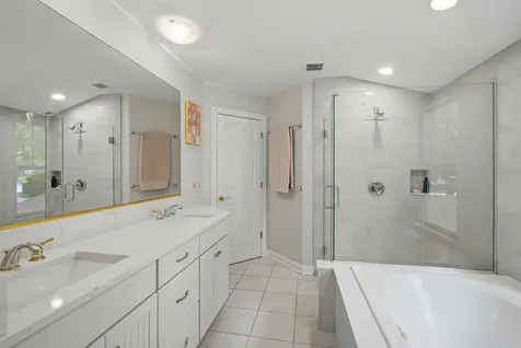 827 Liberty Bell Lane Libertyville IL 60048