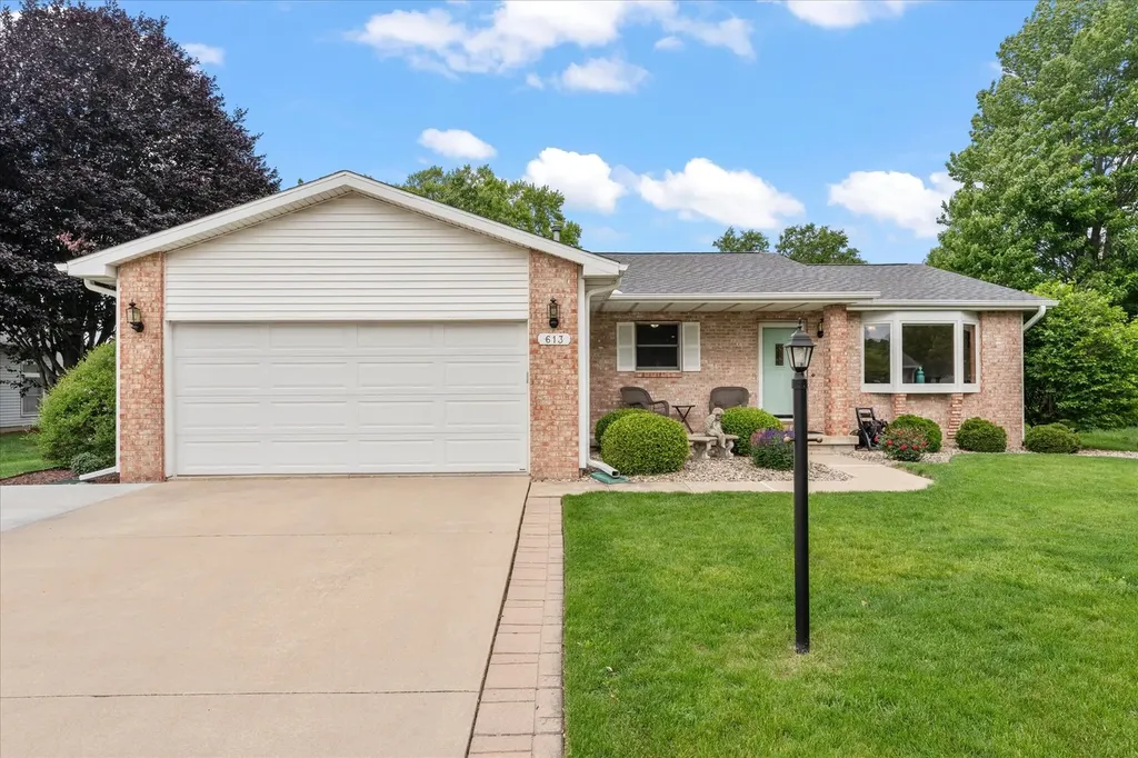 613 Crestwood Drive Champaign IL 61822