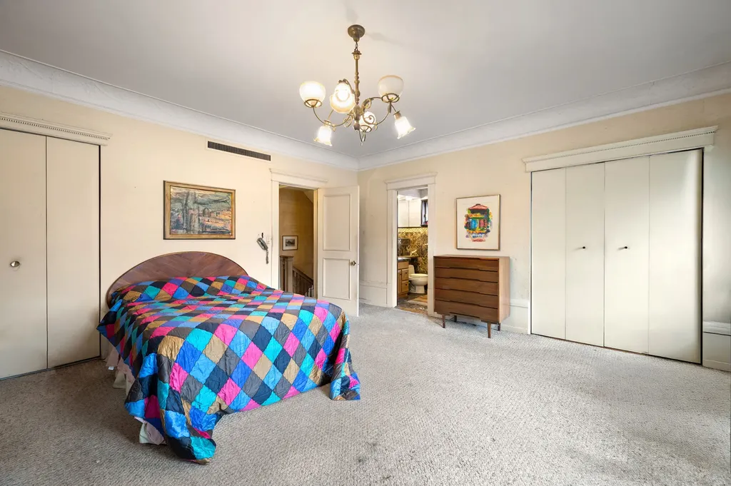 832 West Junior Terrace Chicago IL 60613