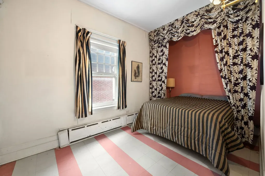 832 West Junior Terrace Chicago IL 60613