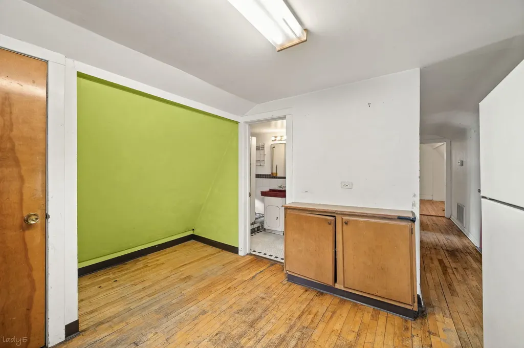 832 West Junior Terrace Chicago IL 60613