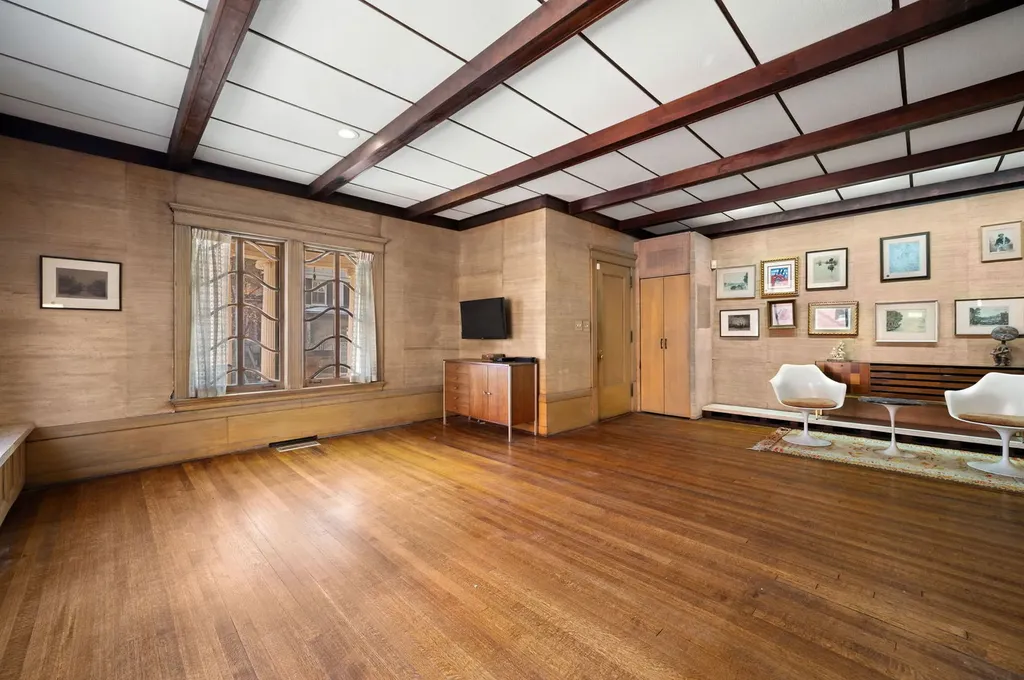 832 West Junior Terrace Chicago IL 60613
