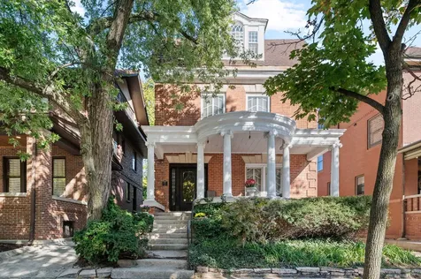 832 West Junior Terrace Chicago IL 60613