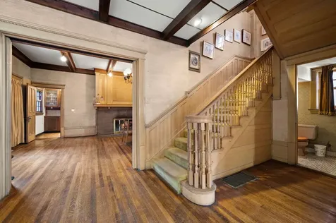 832 West Junior Terrace Chicago IL 60613