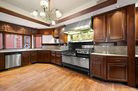 832 West Junior Terrace Chicago IL 60613