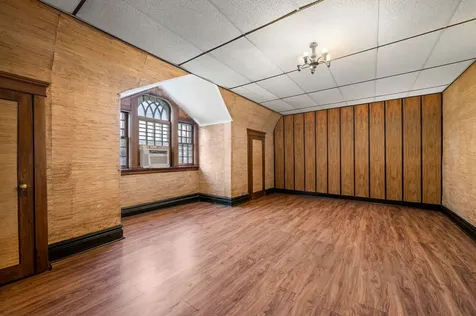 832 West Junior Terrace Chicago IL 60613