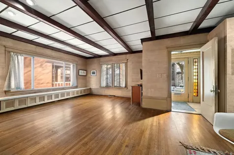 832 West Junior Terrace Chicago IL 60613