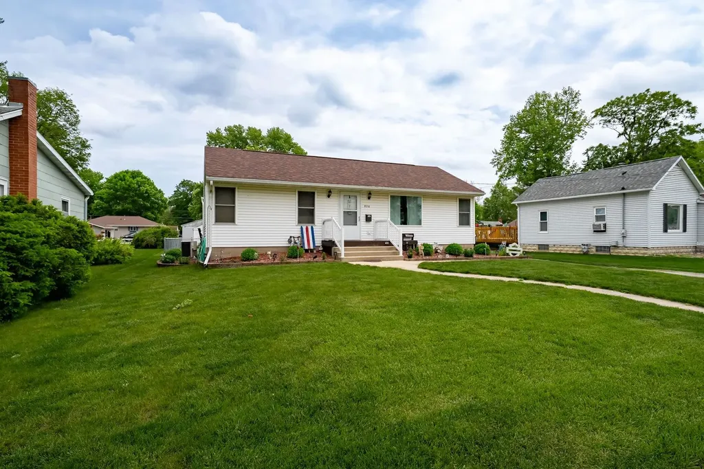 820 South Locust Street Pontiac IL 61764