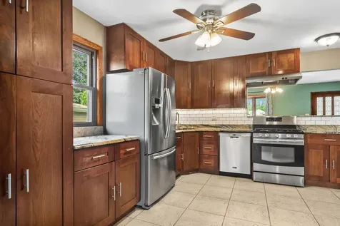 327 West Hawley Street Mundelein IL 60060