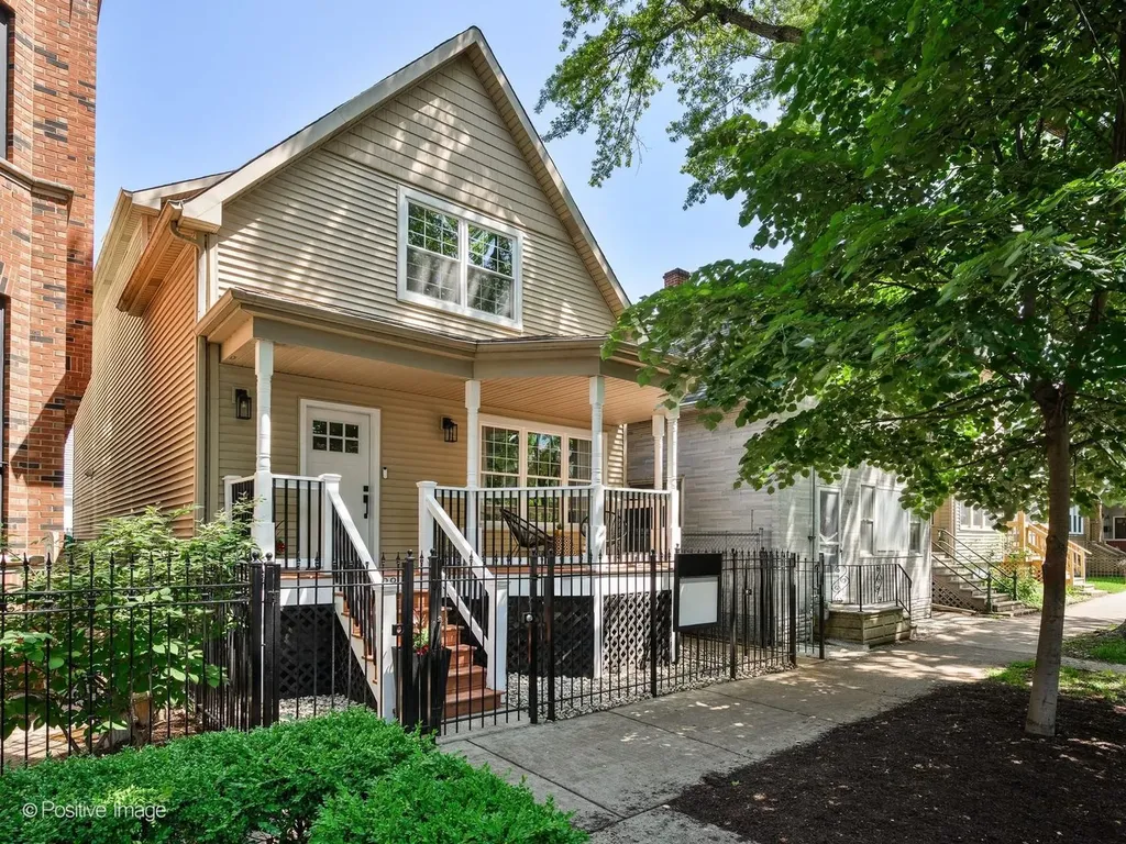 1938 West School Street Chicago IL 60657