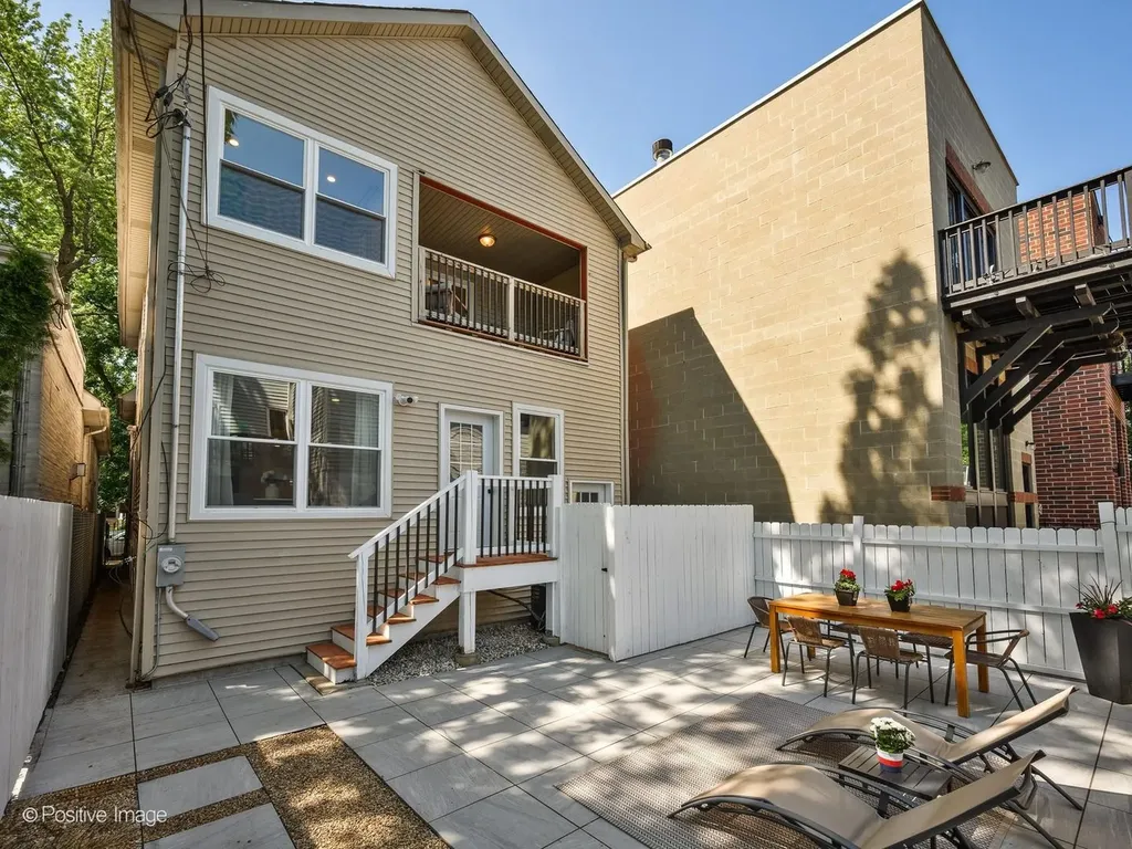 1938 West School Street Chicago IL 60657
