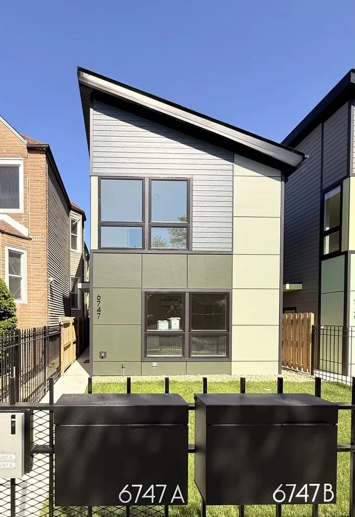 6747 South Langley Avenue Chicago IL 60637
