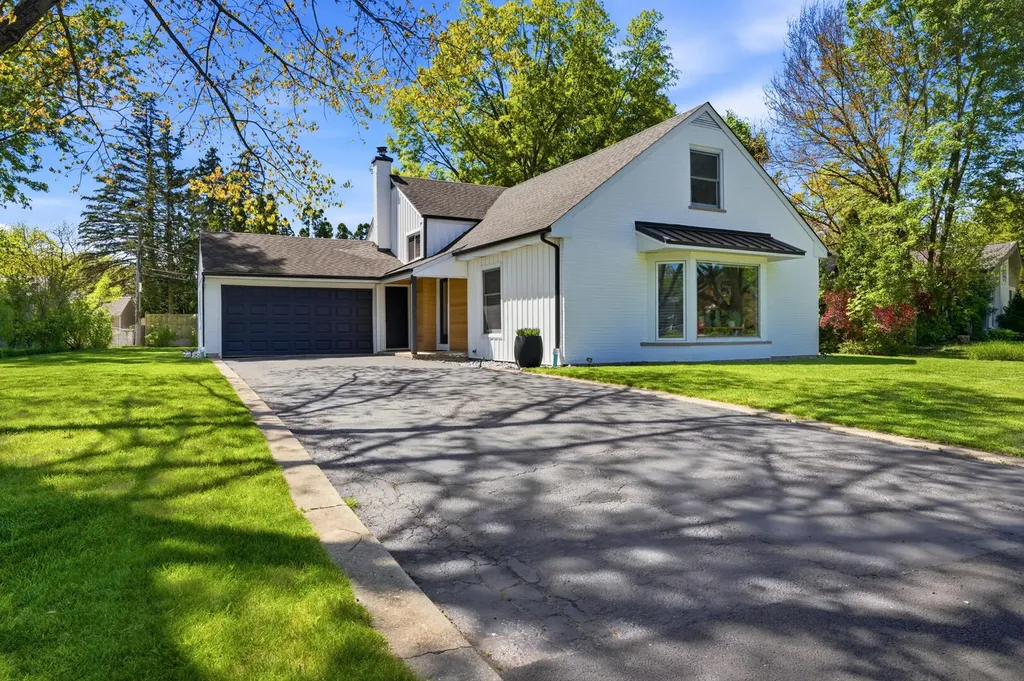 1917 East Cholo Lane Mount Prospect IL 60056